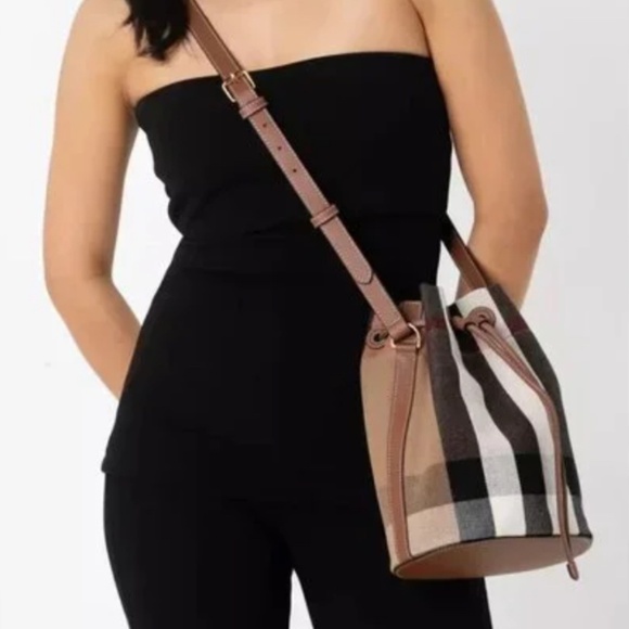 Brand NEW Burberry Bucket Bag - Picture 9 of 12